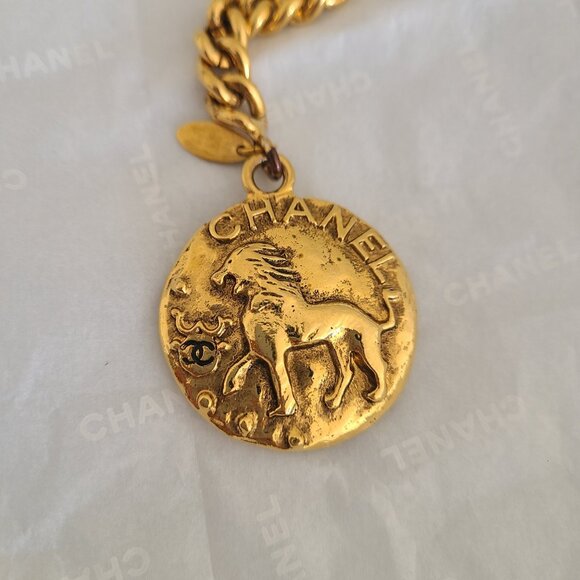 Chanel Key Ring in Gold Lion - Picture 3 of 6